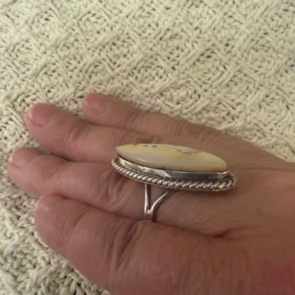 Vintage Sterling Silver and Mother of Pearl Statement Ring - Picture 3 of 5